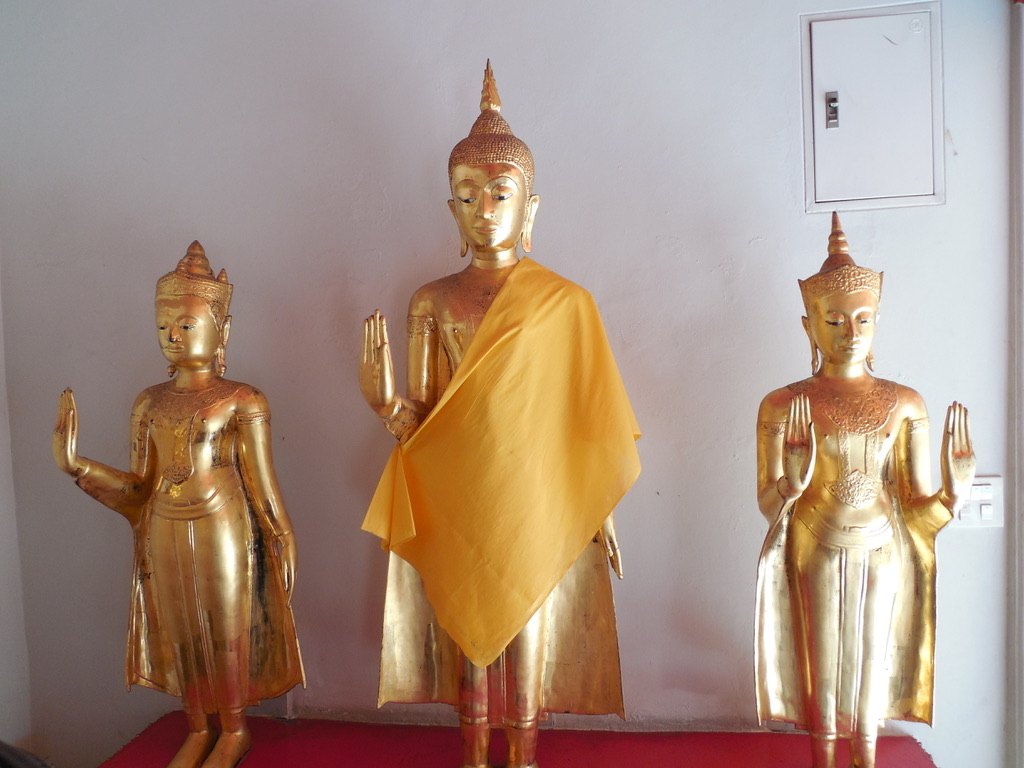 Drei goldene Buddha-Statuen